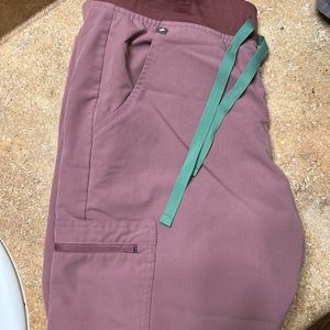 Zamora jogger scrub bottom in medium petite